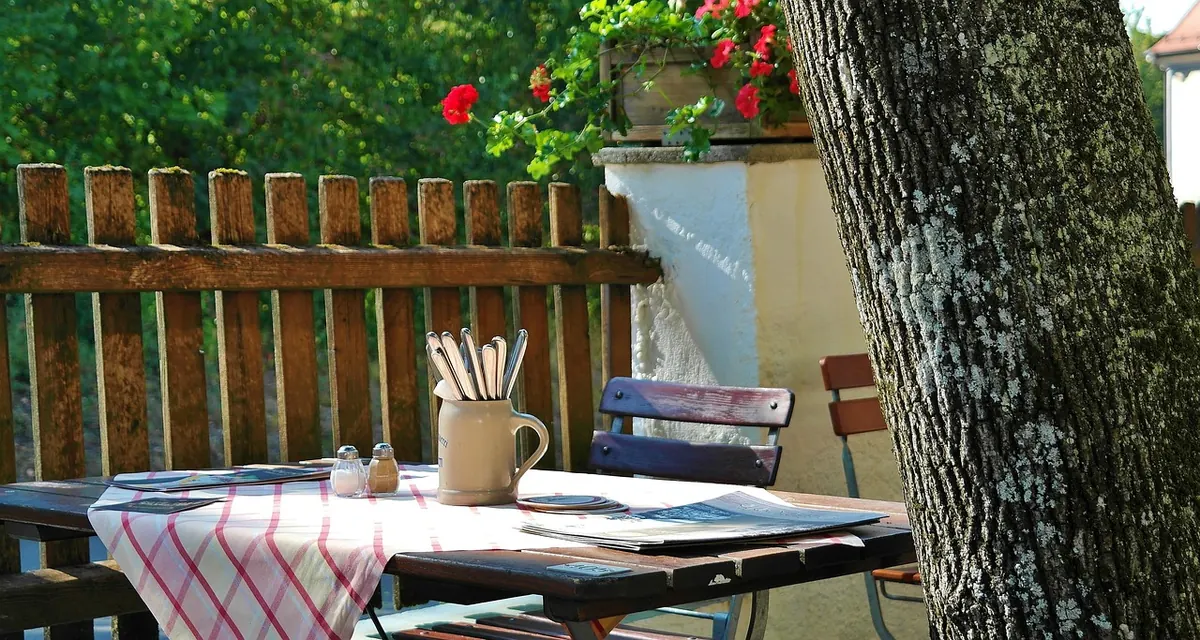 Beginner's Guide to Outdoor Seating Layouts for British Gardens